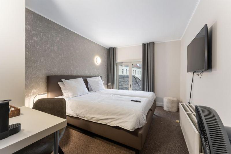 Hotel Karel De Stoute บรูจส์ ภายนอก รูปภาพ