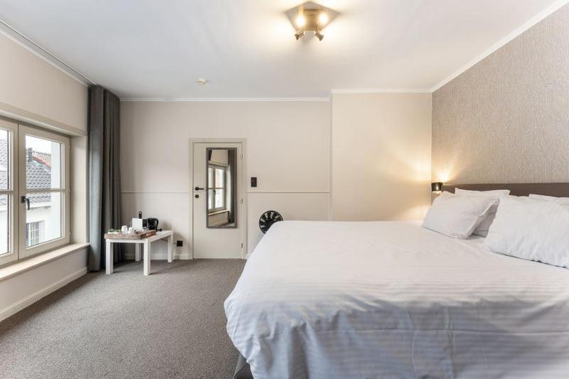 Hotel Karel De Stoute บรูจส์ ภายนอก รูปภาพ