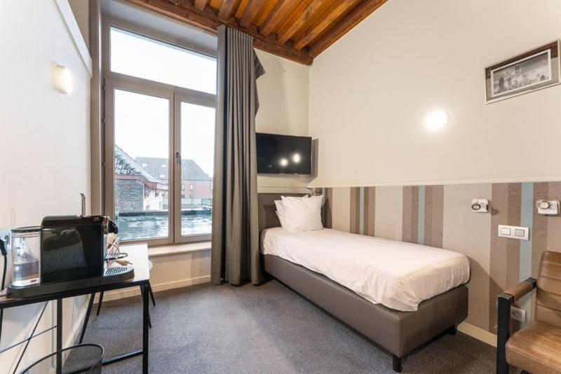 Hotel Karel De Stoute บรูจส์ ภายนอก รูปภาพ