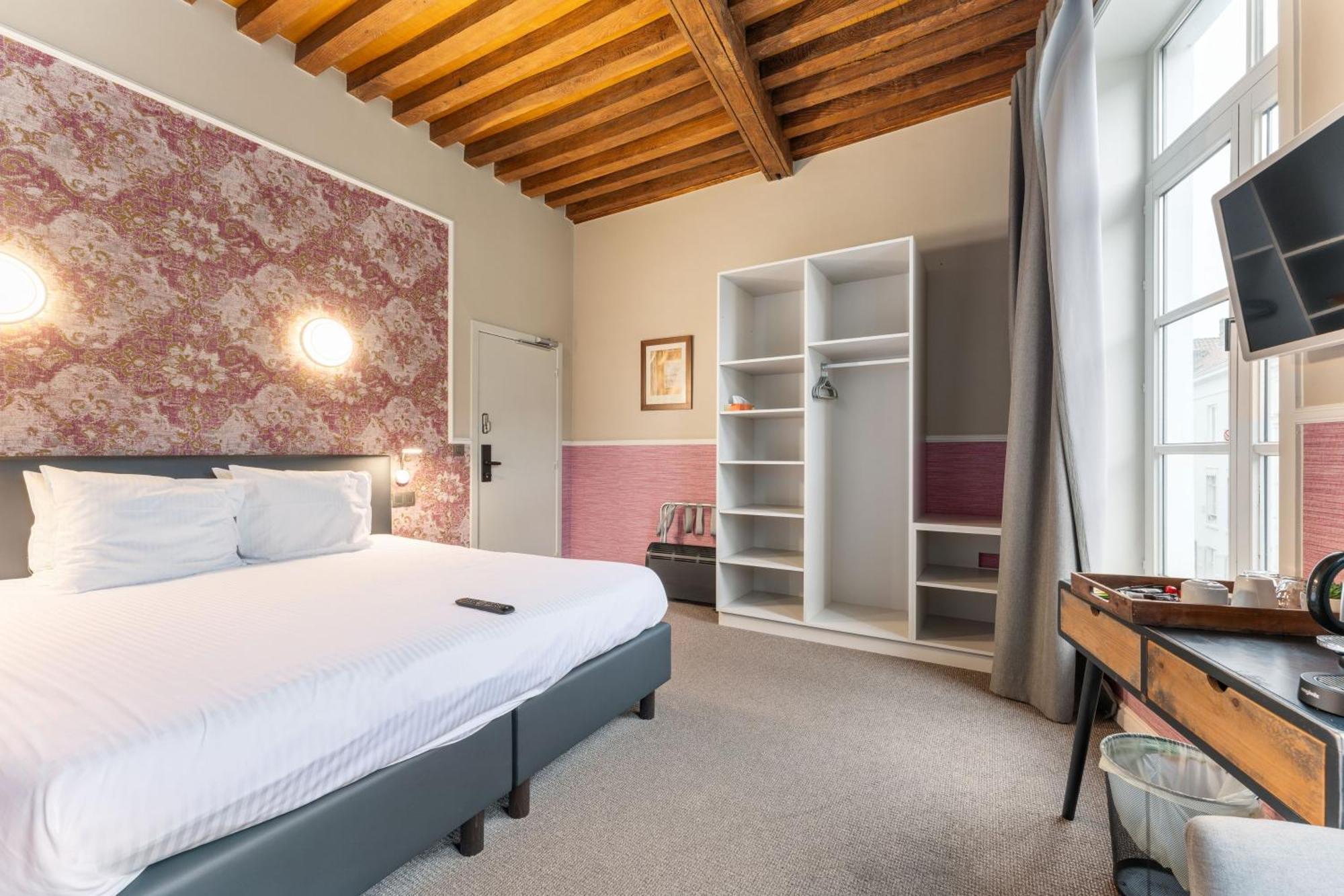 Hotel Karel De Stoute บรูจส์ ภายนอก รูปภาพ