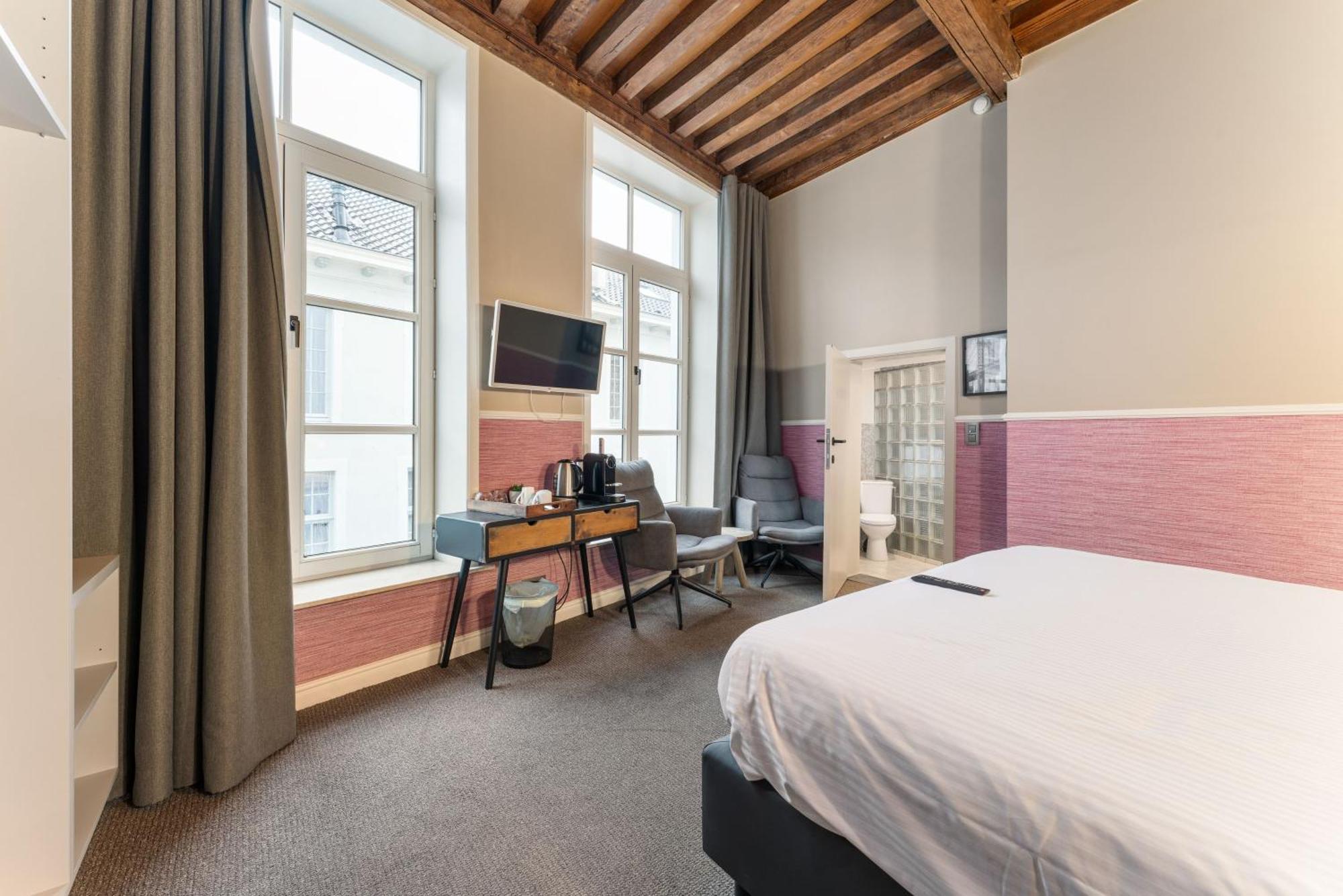 Hotel Karel De Stoute บรูจส์ ภายนอก รูปภาพ