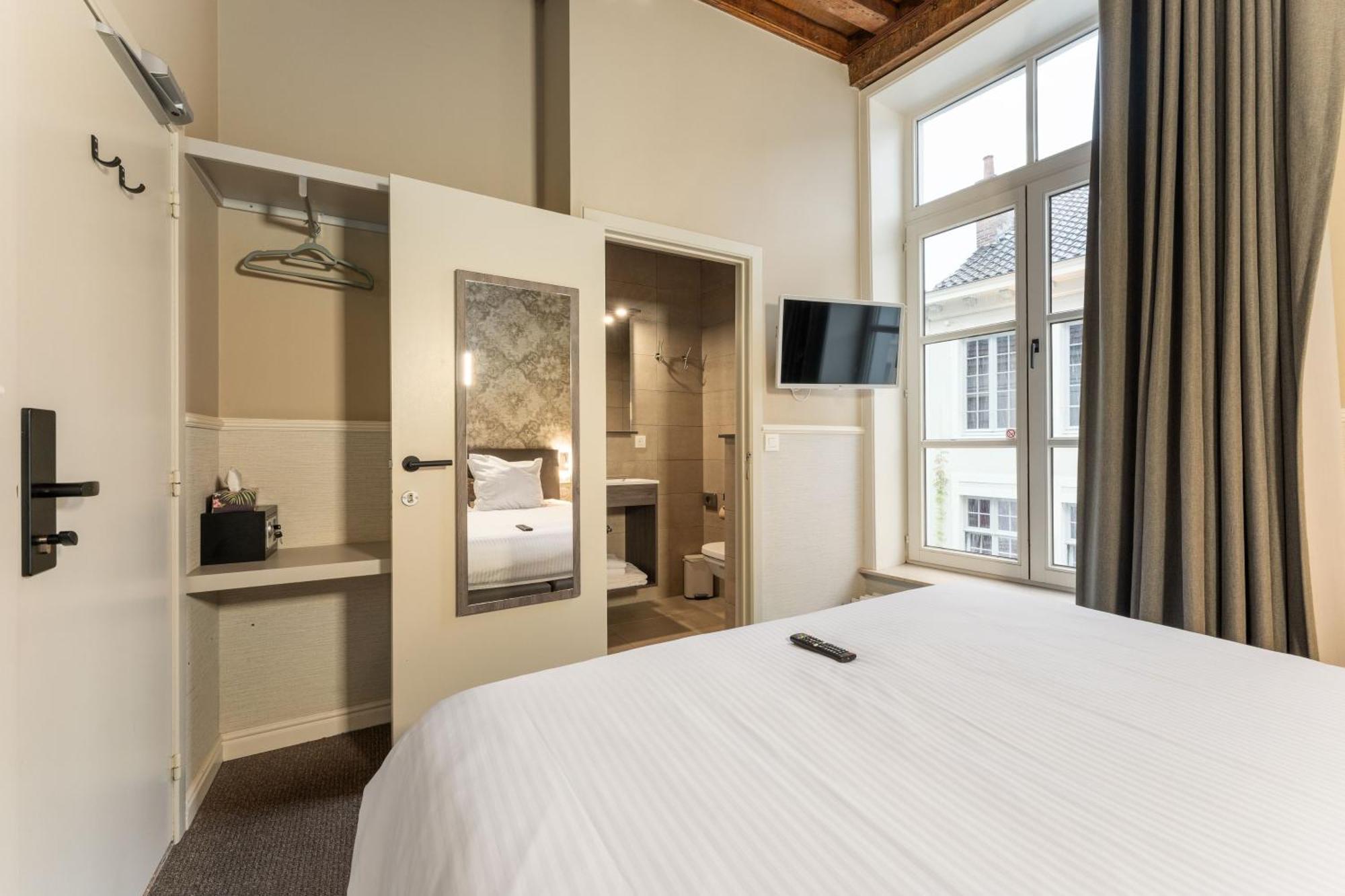 Hotel Karel De Stoute บรูจส์ ภายนอก รูปภาพ