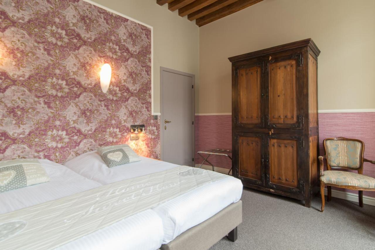 Hotel Karel De Stoute บรูจส์ ภายนอก รูปภาพ